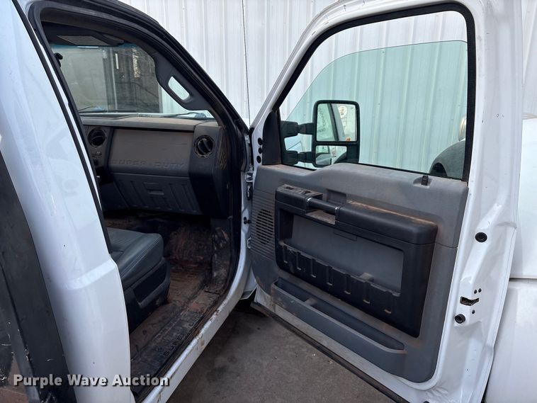 image for item DO1206 2015 Ford F350 Super Duty  flatbed pickup truck