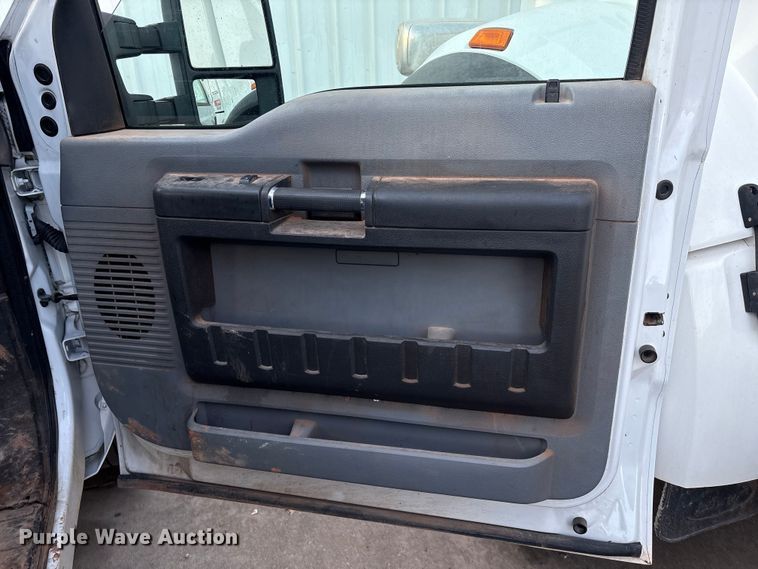 image for item DO1206 2015 Ford F350 Super Duty  flatbed pickup truck