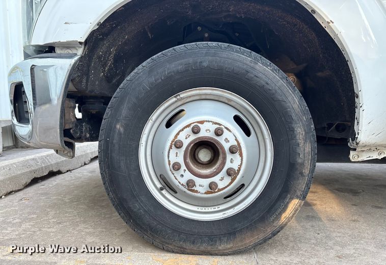 image for item DO1206 2015 Ford F350 Super Duty  flatbed pickup truck