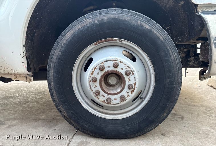 image for item DO1206 2015 Ford F350 Super Duty  flatbed pickup truck