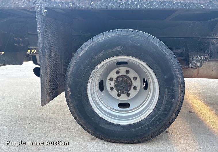 image for item DO1206 2015 Ford F350 Super Duty  flatbed pickup truck