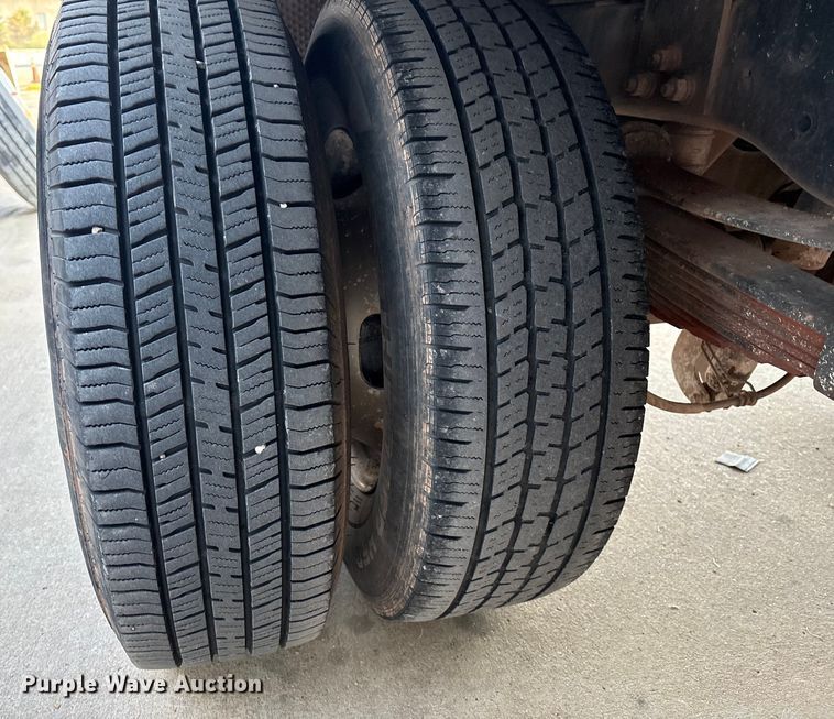 image for item DO1206 2015 Ford F350 Super Duty  flatbed pickup truck