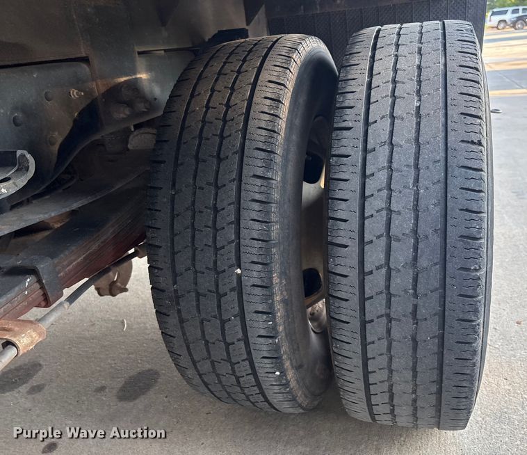 image for item DO1206 2015 Ford F350 Super Duty  flatbed pickup truck