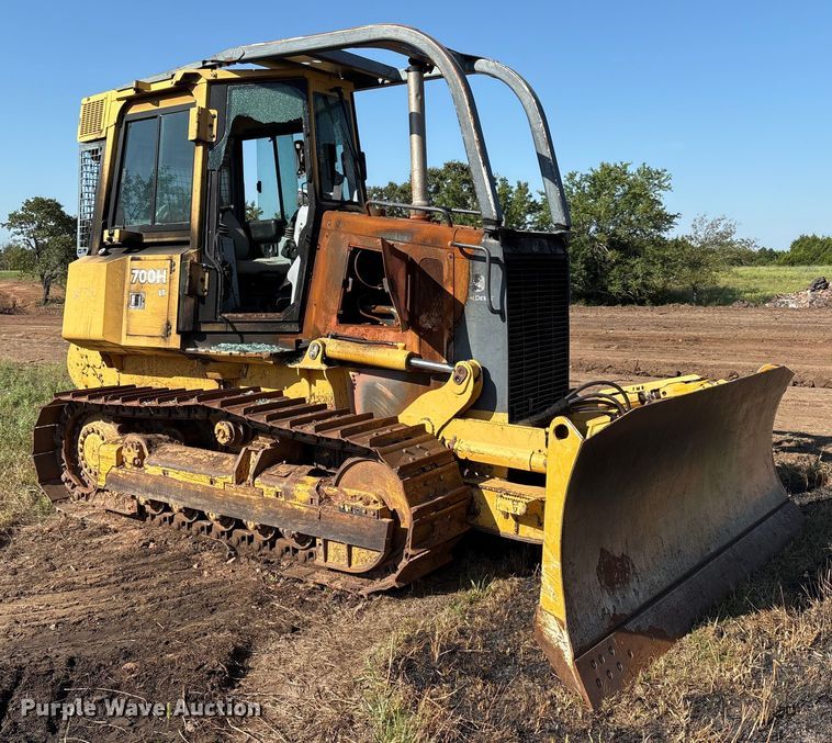 image for item DO1207 2002 John Deere 700H LT dozer