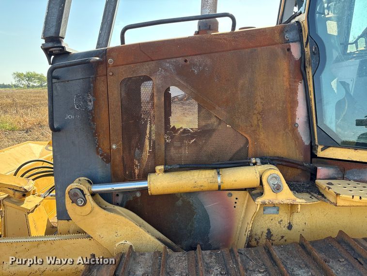 image for item DO1207 2002 John Deere 700H LT dozer