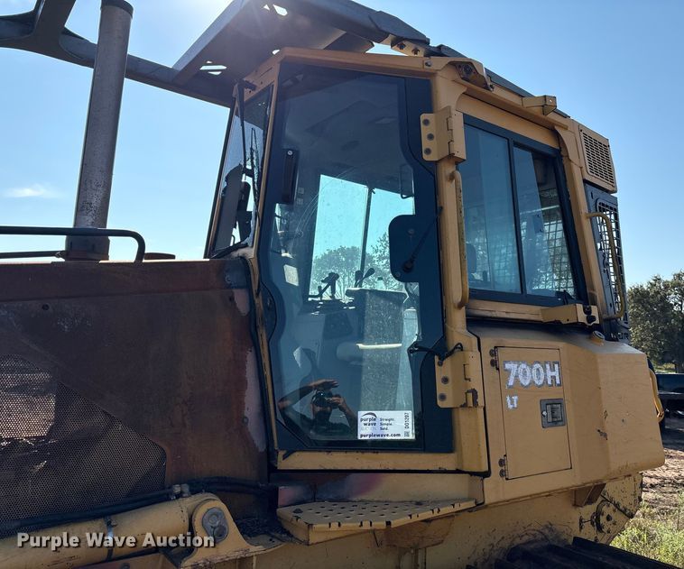 image for item DO1207 2002 John Deere 700H LT dozer