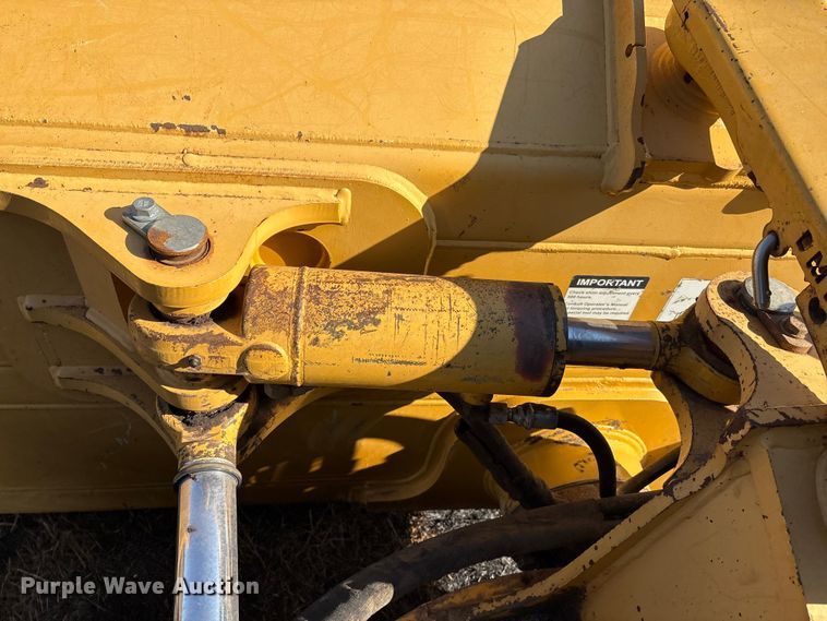 image for item DO1207 2002 John Deere 700H LT dozer