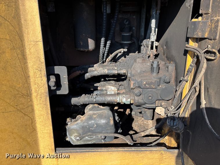 image for item DO1207 2002 John Deere 700H LT dozer