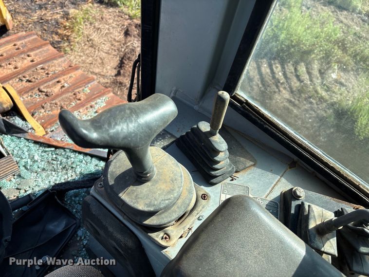 image for item DO1207 2002 John Deere 700H LT dozer