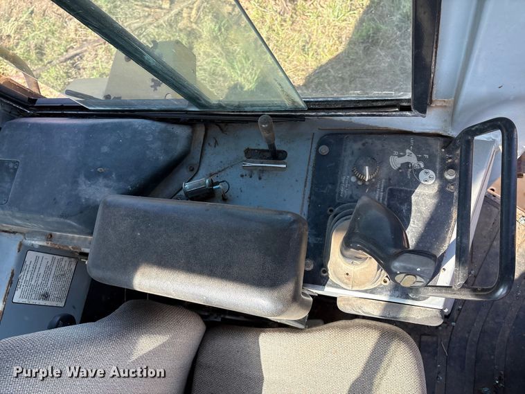 image for item DO1207 2002 John Deere 700H LT dozer