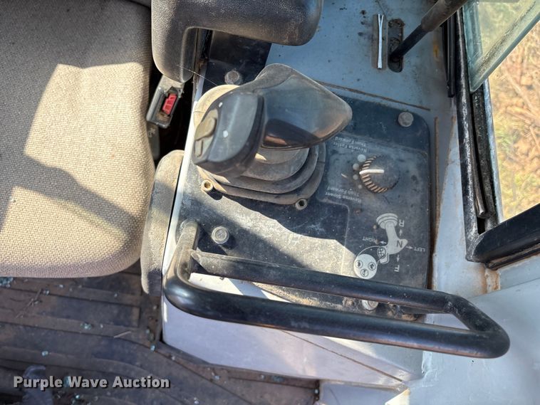 image for item DO1207 2002 John Deere 700H LT dozer