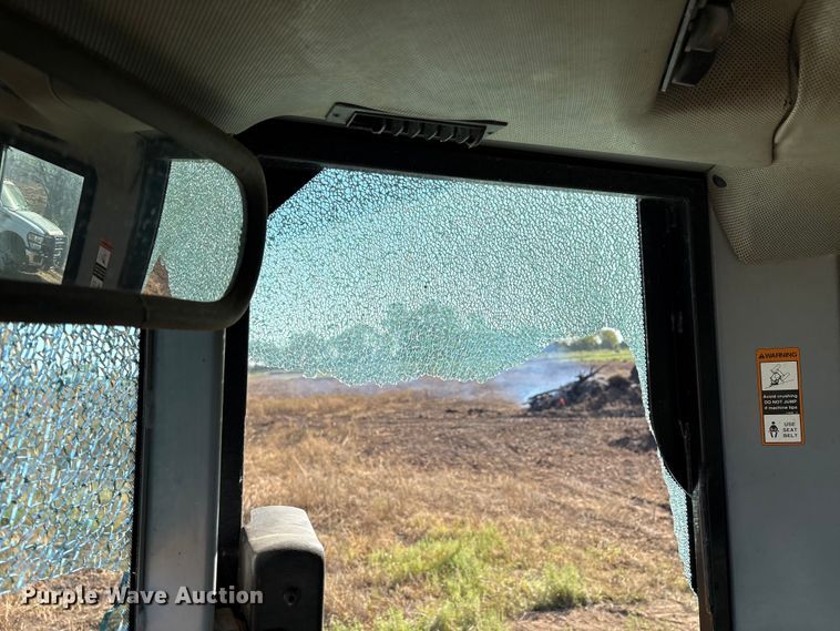 image for item DO1207 2002 John Deere 700H LT dozer