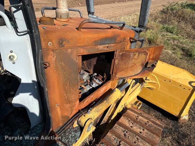 image for item DO1207 2002 John Deere 700H LT dozer