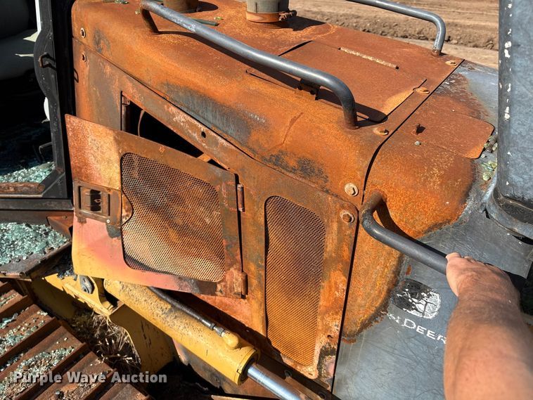 image for item DO1207 2002 John Deere 700H LT dozer