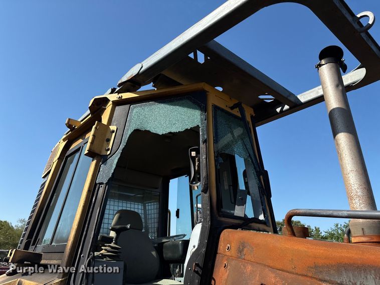 image for item DO1207 2002 John Deere 700H LT dozer