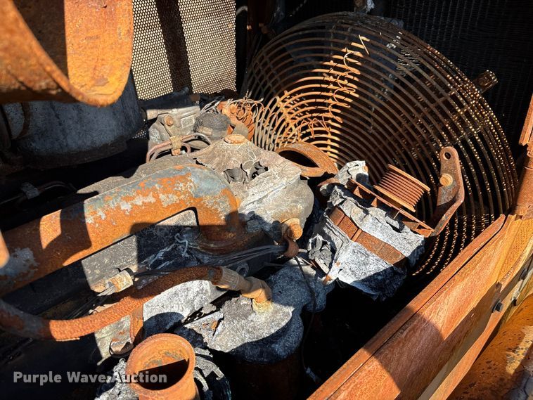 image for item DO1207 2002 John Deere 700H LT dozer