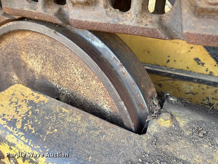 image for item DO1207 2002 John Deere 700H LT dozer