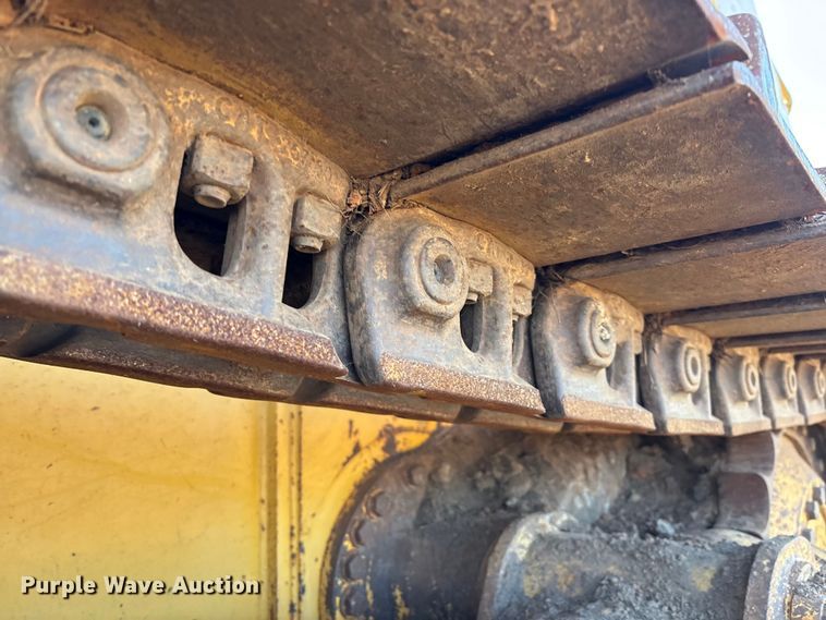 image for item DO1207 2002 John Deere 700H LT dozer