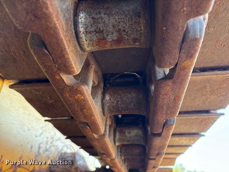 image for item DO1207 2002 John Deere 700H LT dozer