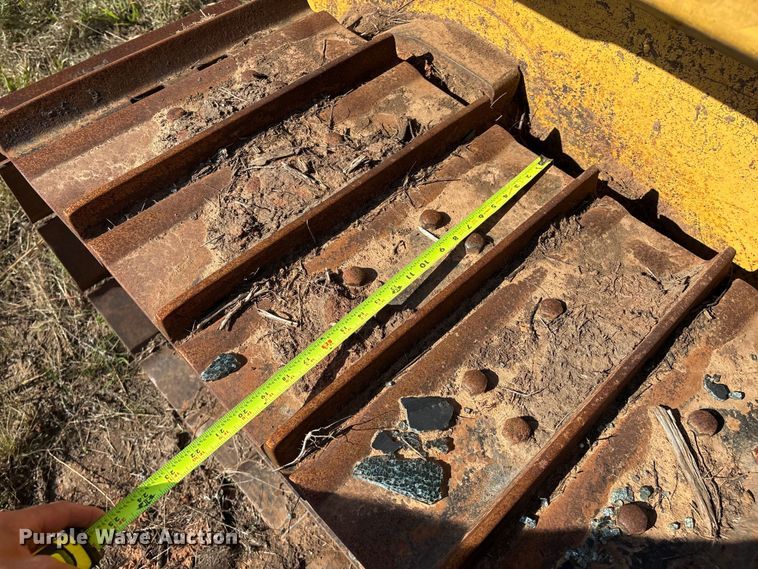 image for item DO1207 2002 John Deere 700H LT dozer