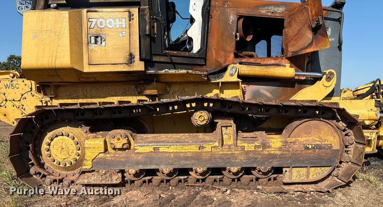 image for item DO1207 2002 John Deere 700H LT dozer
