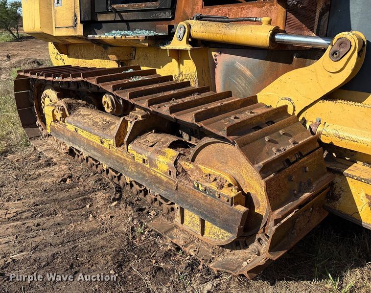 image for item DO1207 2002 John Deere 700H LT dozer