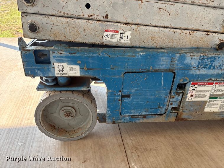 image for item DO1211 Genie GS-2632 scissor lift