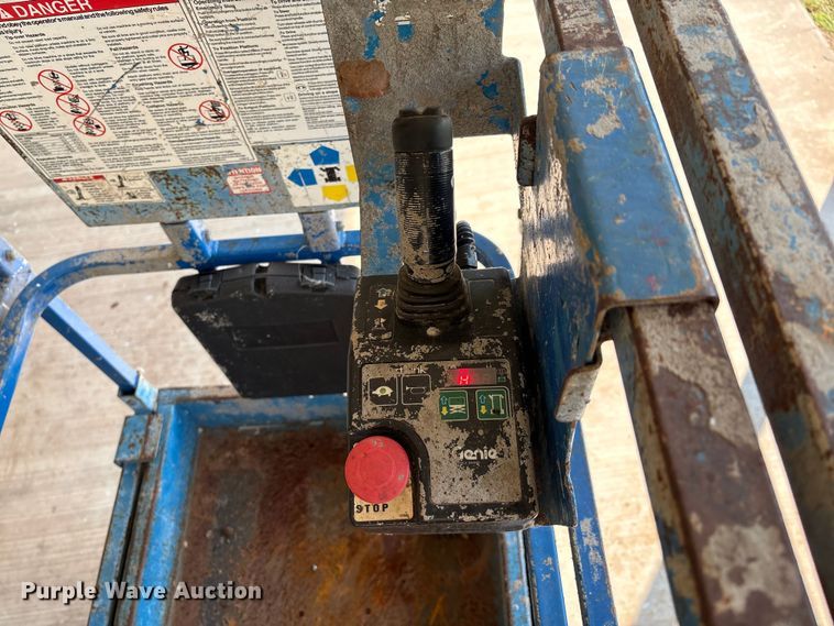 image for item DO1211 Genie GS-2632 scissor lift