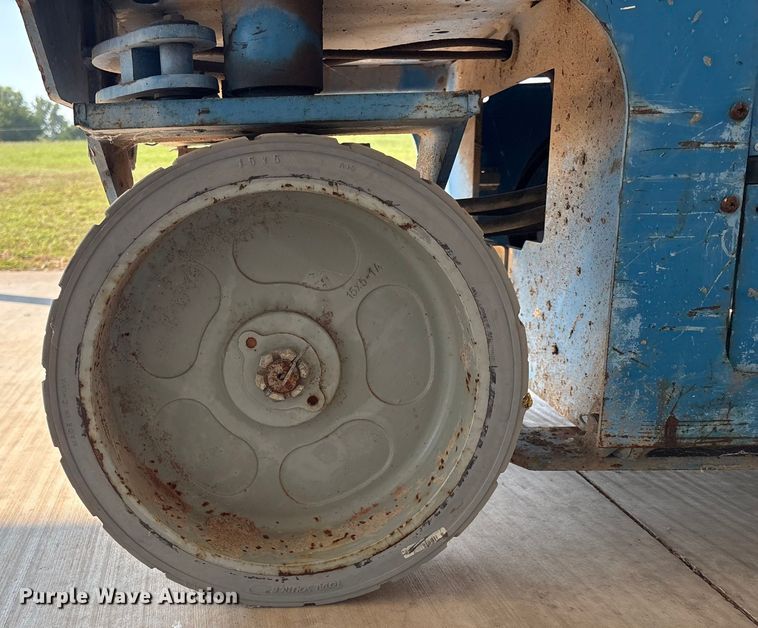 image for item DO1211 Genie GS-2632 scissor lift