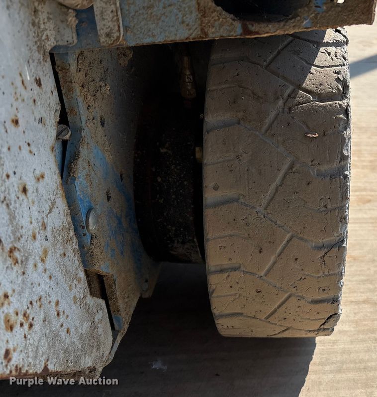 image for item DO1211 Genie GS-2632 scissor lift