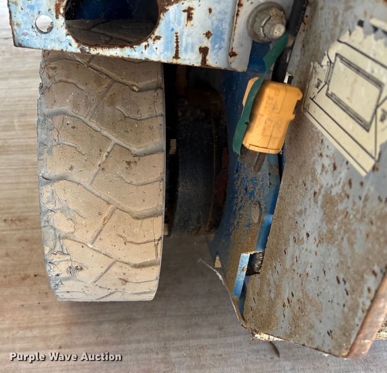 image for item DO1211 Genie GS-2632 scissor lift