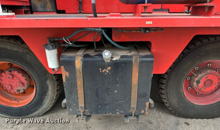 image for item DP8853 2007 Shuttlewagon SWX415C railcar mover