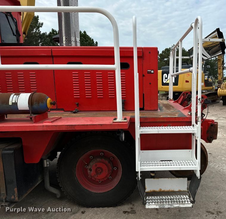 image for item DP8853 2007 Shuttlewagon SWX415C railcar mover