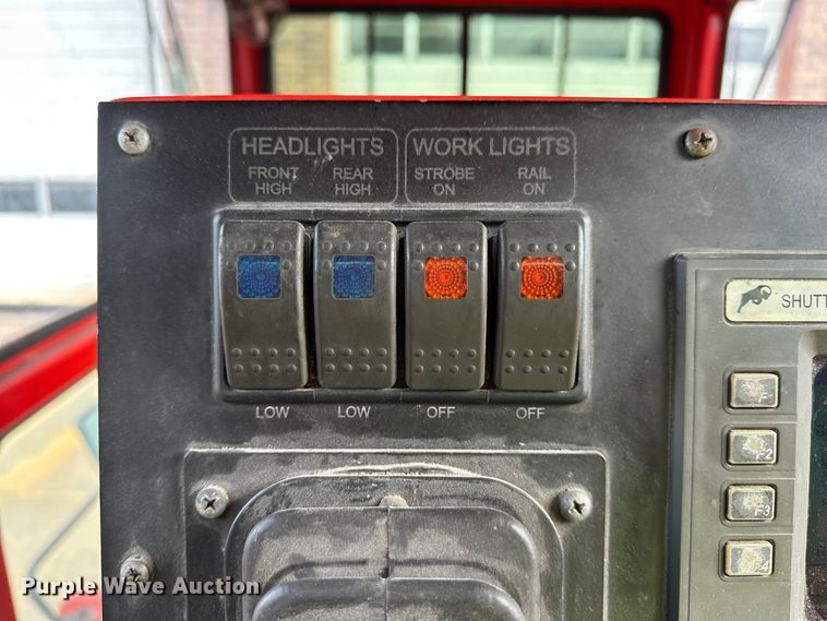 image for item DP8853 2007 Shuttlewagon SWX415C railcar mover