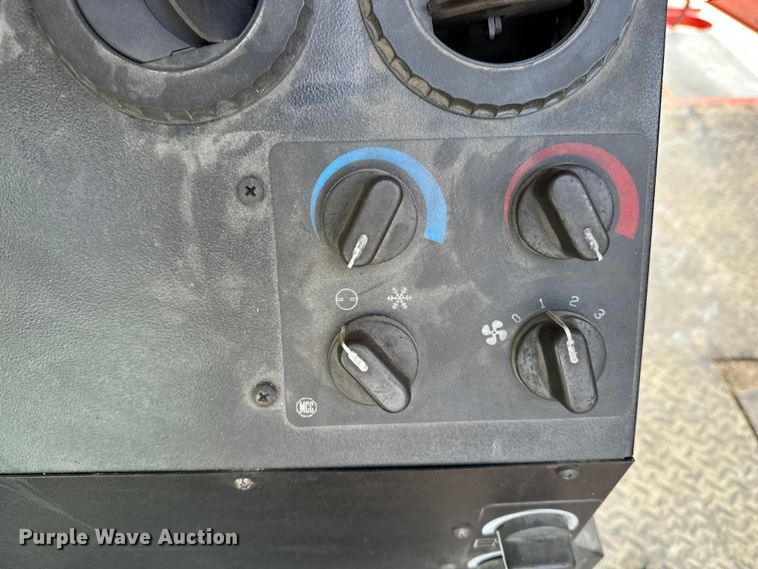 image for item DP8853 2007 Shuttlewagon SWX415C railcar mover