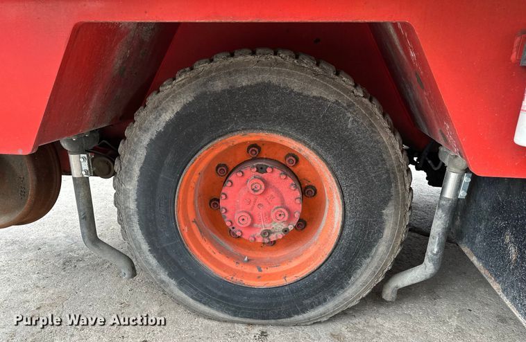 image for item DP8853 2007 Shuttlewagon SWX415C railcar mover