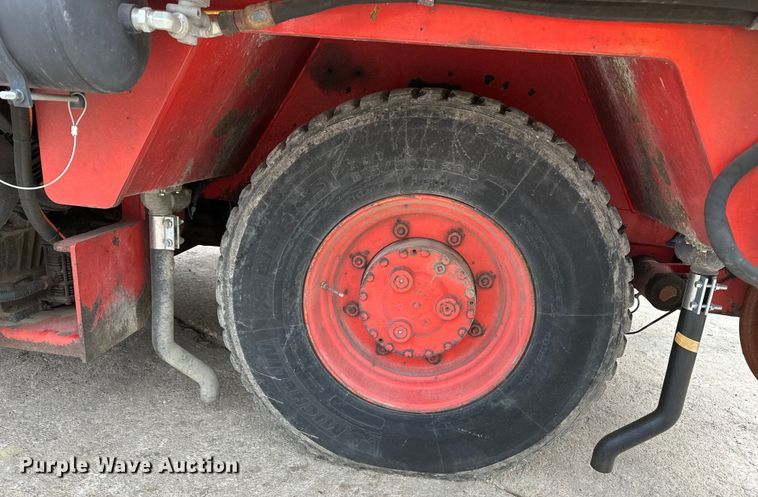 image for item DP8853 2007 Shuttlewagon SWX415C railcar mover