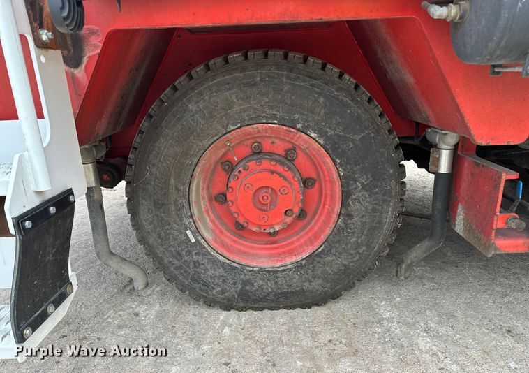 image for item DP8853 2007 Shuttlewagon SWX415C railcar mover