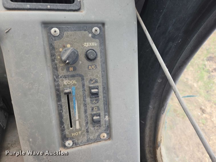 image for item DT4963 2001 Komatsu PC60-7E mini excavator