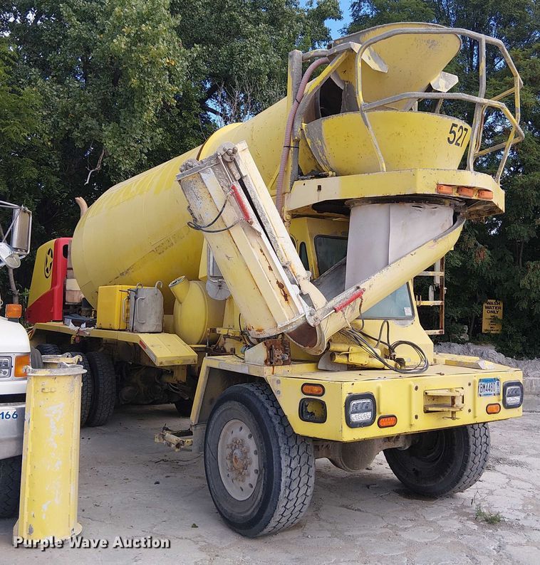 image for item DT6267 2007 Oshkosh S Series ready mix truck