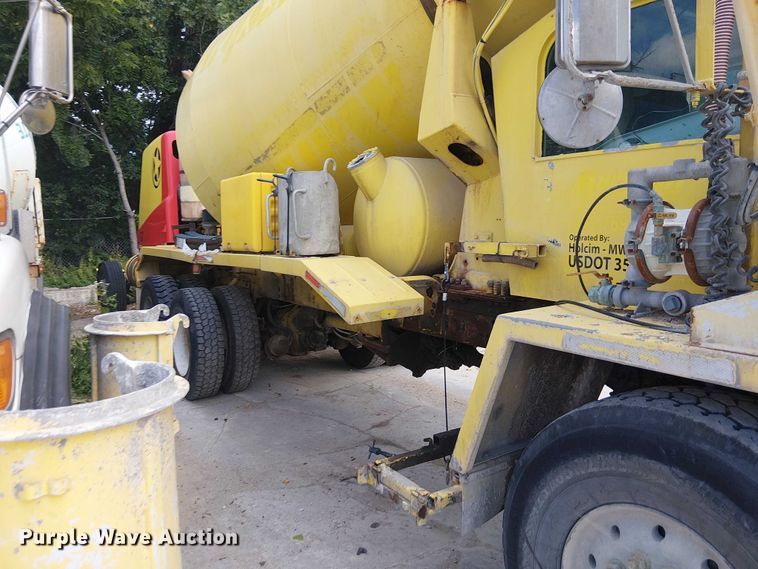 image for item DT6267 2007 Oshkosh S Series ready mix truck