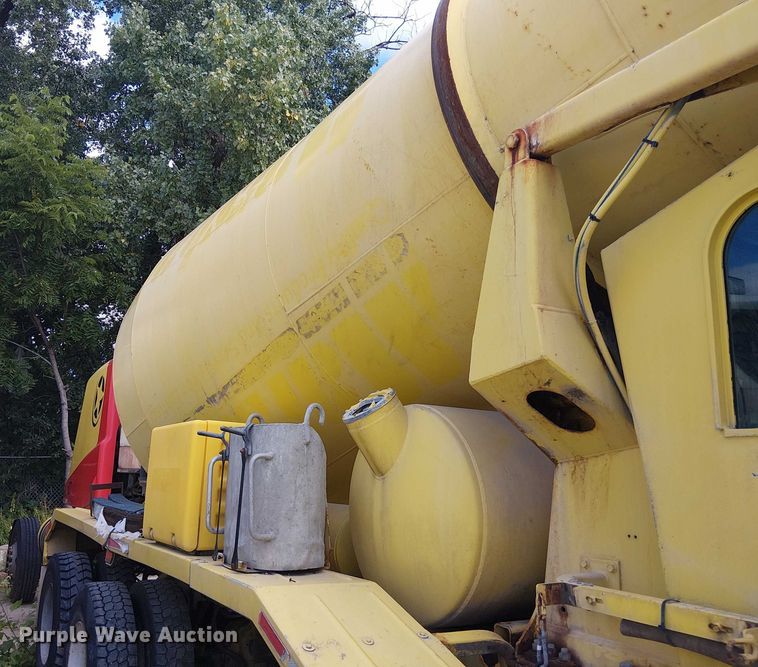 image for item DT6267 2007 Oshkosh S Series ready mix truck