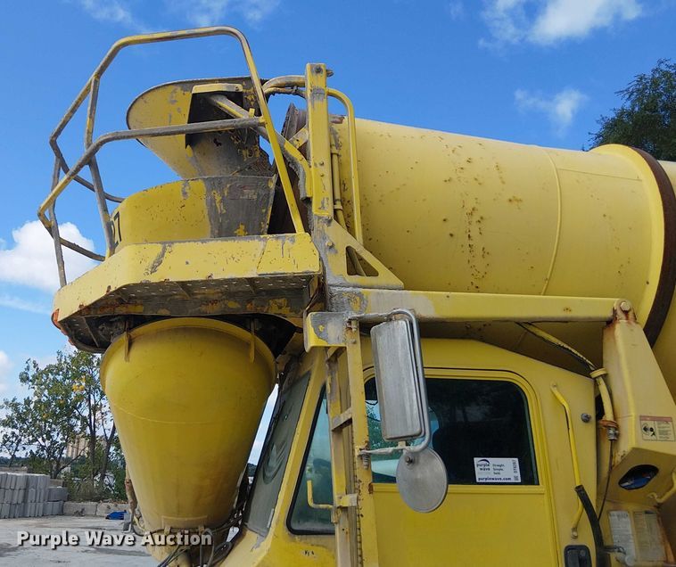 image for item DT6267 2007 Oshkosh S Series ready mix truck