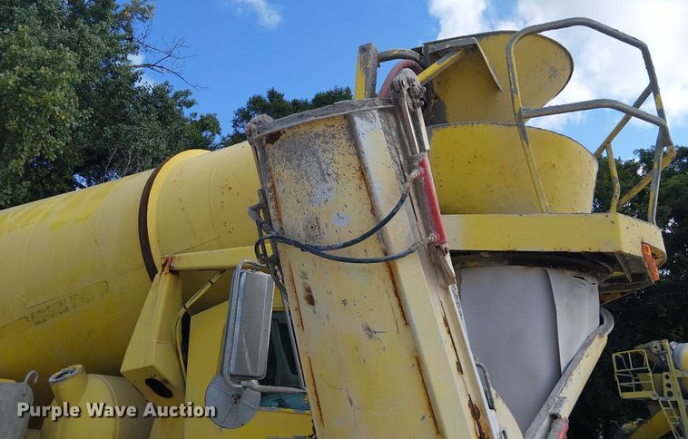 image for item DT6267 2007 Oshkosh S Series ready mix truck