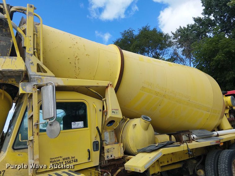 image for item DT6267 2007 Oshkosh S Series ready mix truck