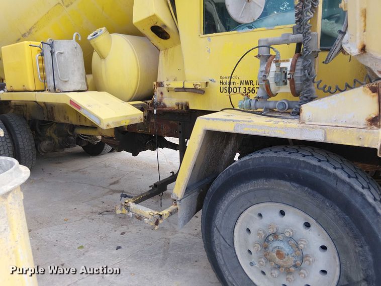 image for item DT6267 2007 Oshkosh S Series ready mix truck