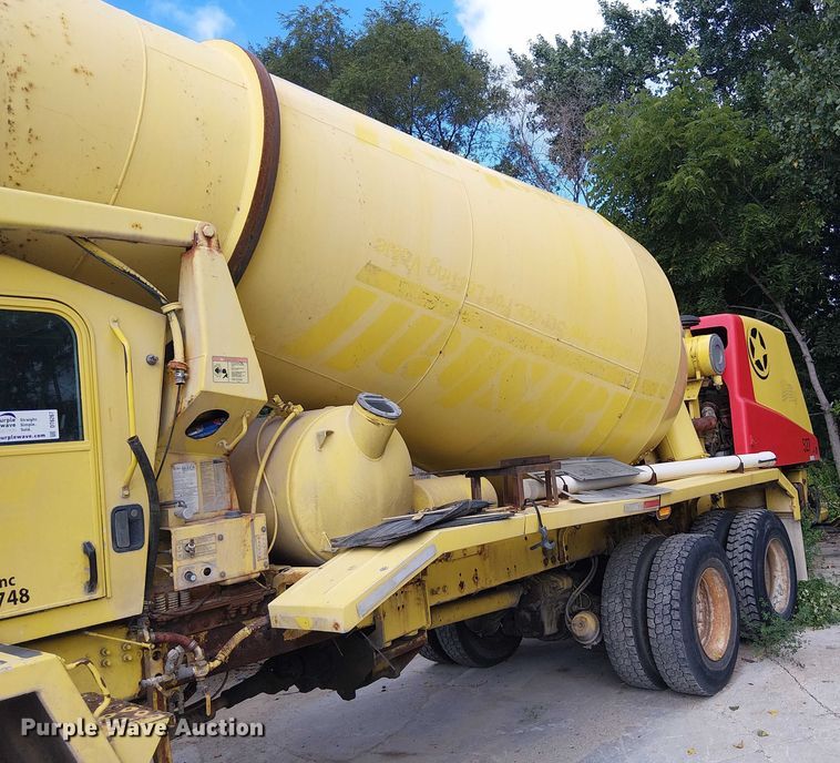 image for item DT6267 2007 Oshkosh S Series ready mix truck