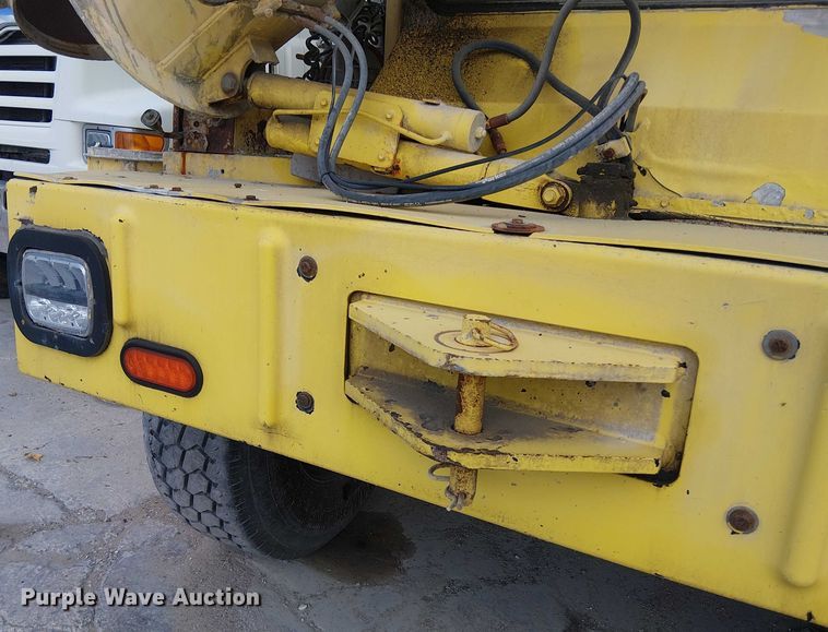 image for item DT6267 2007 Oshkosh S Series ready mix truck