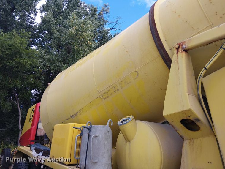 image for item DT6267 2007 Oshkosh S Series ready mix truck