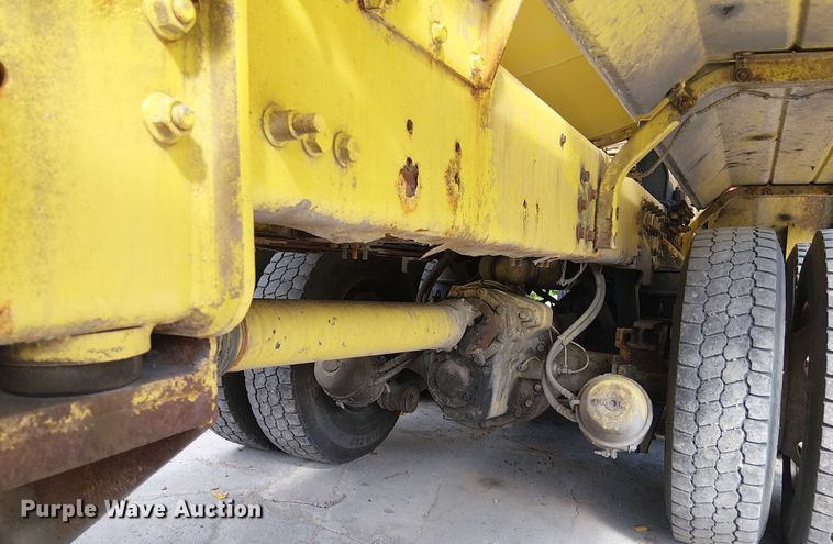 image for item DT6267 2007 Oshkosh S Series ready mix truck